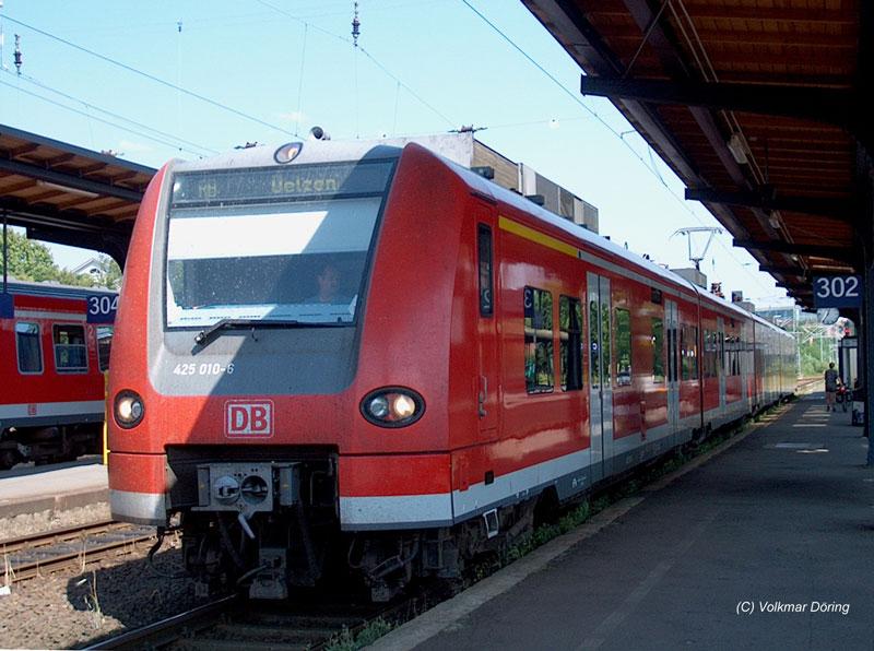 425 010 ist als RB 37062 aus Magdeburg in Uelzen angekommen- 08.08.2004
