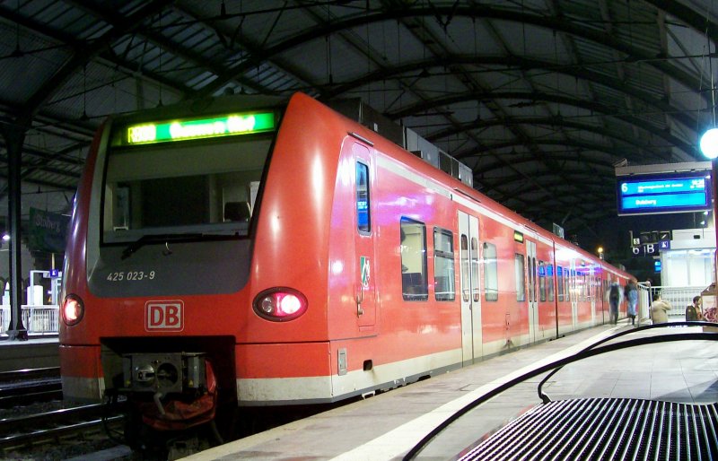 425 023/523 als RB 33  Rhein-Niers-Bahn  im Aachener Hbf am 03.02.2007.