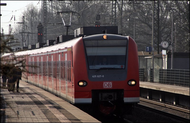 425 027/527 und 425 020/520 erreichen als RB42, (RB 20225)  HAARD-Bahn , Recklinghausen-Sd. (07.03.2009)
