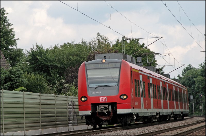 425 029/529  Premium-Quietschie  erreicht als RB42 (RB 20240)  Haard-BAHN , auf dem Weg von M�nster(Westf)Hbf nach Essen Hbf, den Bahnhof Haltern am See. (15.06.2008)
