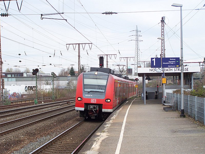 425 037/537 bei einer berfhrungsfahrt von Essen Bw nach Duisburg Hbf. Hier bei der Durchfahrt von Essen-Fronhausen am 30.03.08