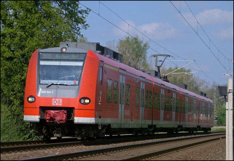 425 041 als  Rhein-Niers-Bahn  RB11073 nach Aachen Hbf am B km 28.2 kurz vor dem Bf Geilenkirchen 19.4.2009