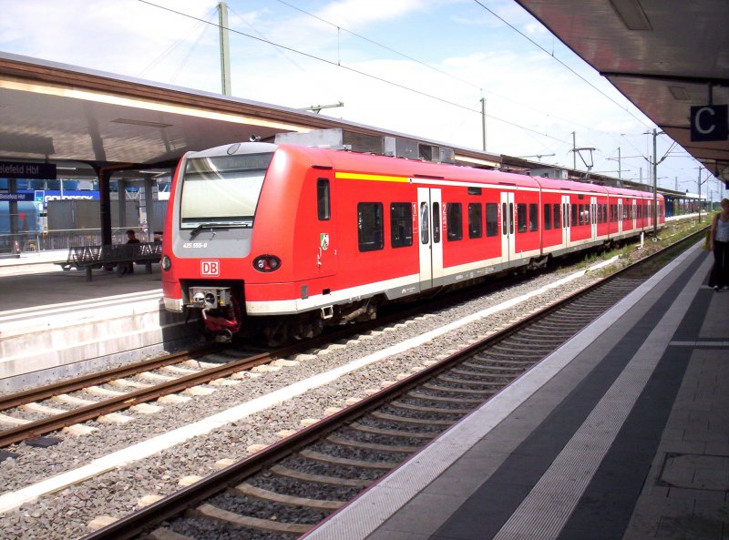 425 055/555 als RB 61 nach Bad Bentheim in Bielefeld. 30.07.2006