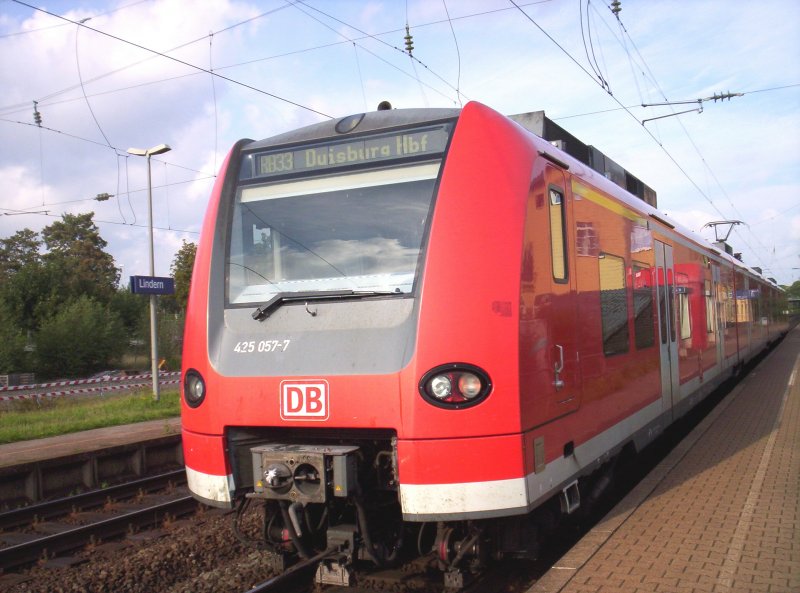 425 057/557 als RB 33 auf dem Weg nach Duisburg hier in Lindern. 23.08.2006