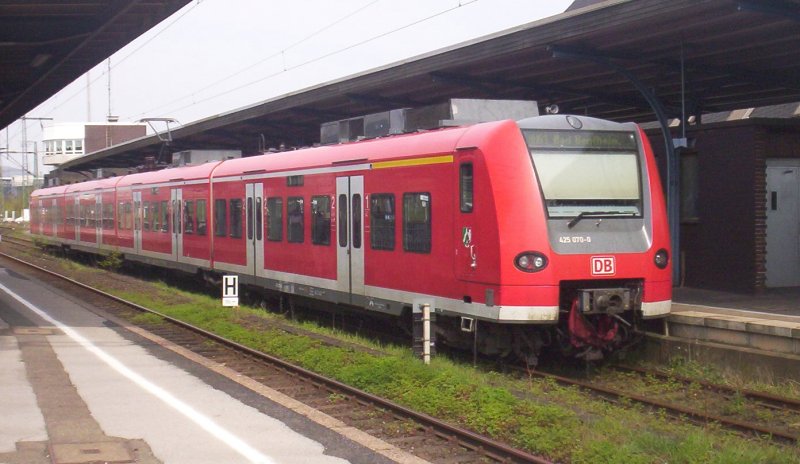 425 070/570 steht als RB 61 nach Bad Bentheim Abfahrbereit in Herford. 13.04.2007