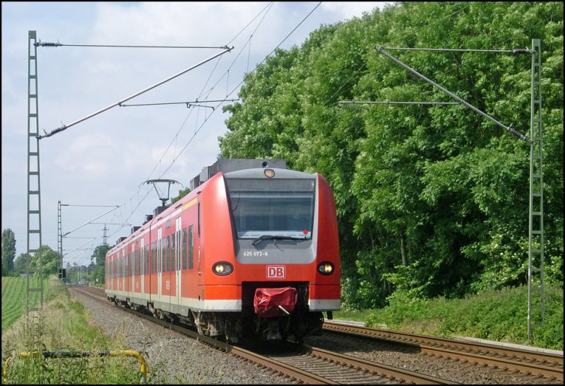 425 072 als Fhrerlose RB33  Rhein-Niers-Bahn  nach Duisburg Hbf an der ehem. Anrufschrnkae 31.5.2009