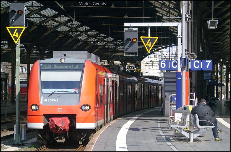 425 073/573 als RB11070 nach Duisburg in Aachen Hbf. Aufgrund einer Weisung des EBA´s d�rfen die 425er die T�ren nun auch nichtmehr automatisch schlie�en. 28.3.2009