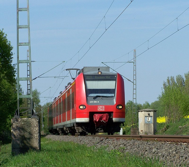425 080/580 fhrt als RB11075(RB33) Aachen entgegen. Hier beim KM19.6 der KBS 485 am 4.5.08