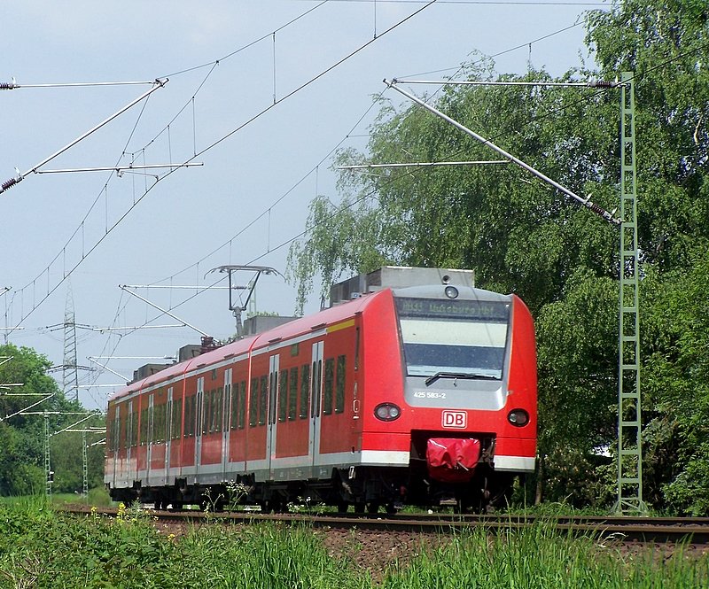 425 083/583 f�hrt als RB11072(RB33) aus Geilenkrichen herraus. Hier beim Zweiten B� hinter dem Bahnhof am Km 28.6. 13.05.08