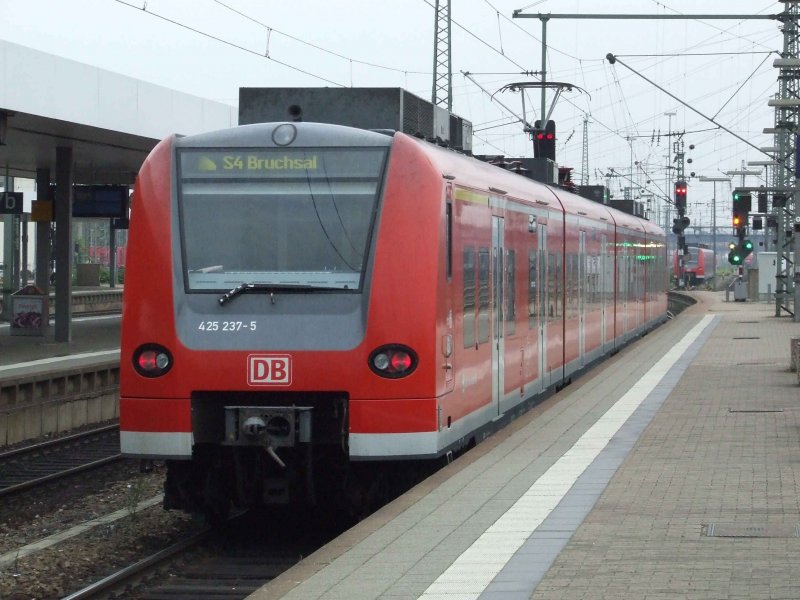 425 237 als S4 nach Bruchsal verlsst Mannheim Hbf (27.10.2007)