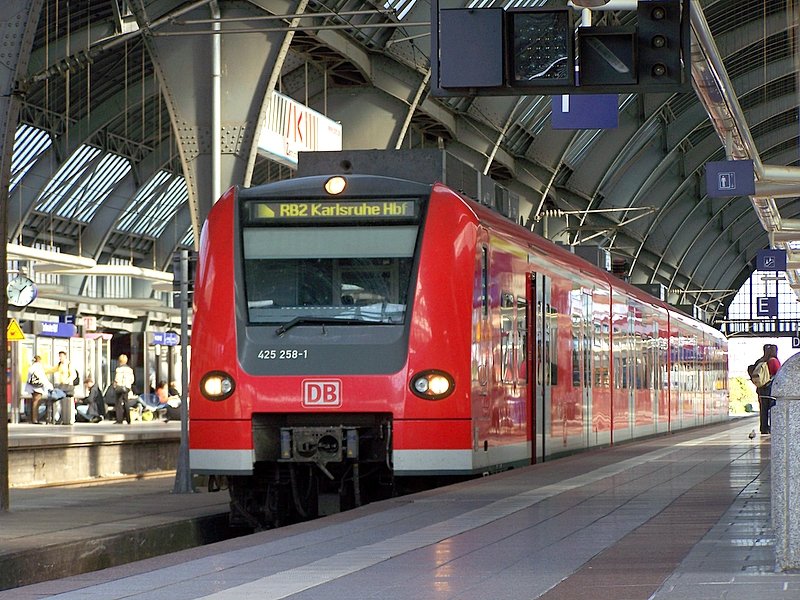 425 258/758 nach seiner Ankunft in Karlsruhe Hbf. Dieser wird nach kurzem Aufenthalt nach Mannheim Hbf zurckfahren. 30.09.07