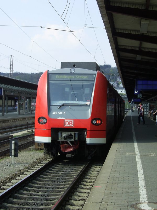 425 307-6 steht am 14.4.2009 als RB nach Geislingen (Steige) im Ulmer Hbf.