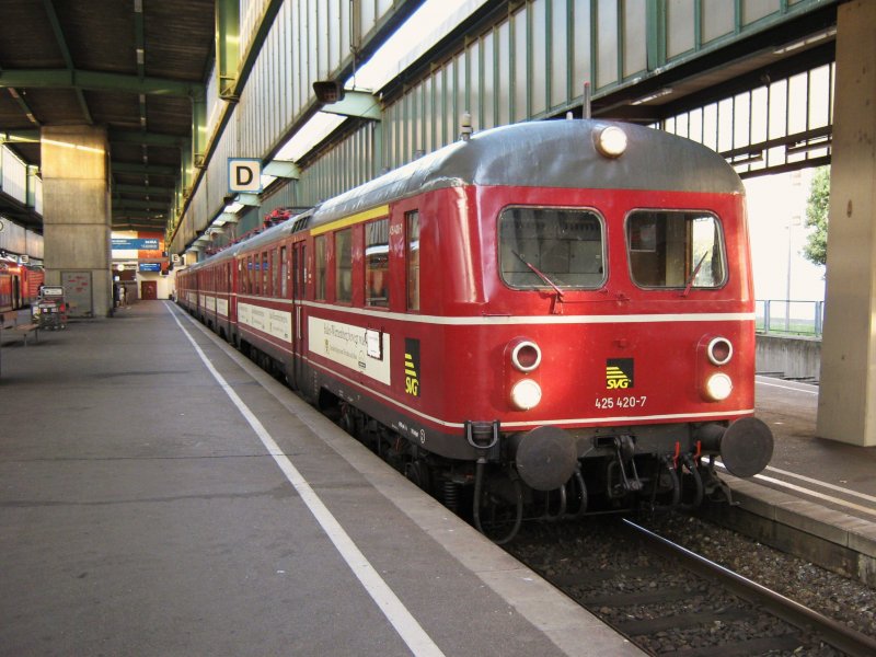 425 420-7 als Regionalexpre (Radwanderzug) nach Bad Wildbad im Bahnhof Stuttgart Hbf