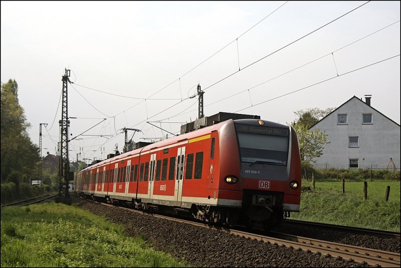 425 533/033 und 425 532/033 sind als RB48 nach Wuppertal Hbf unterwegs. Aufgenommen am 18.04.2009 in Sollingen-Ohligs.