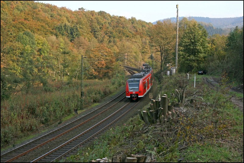 425 540/040 f�hrt als RE16 (RE 29683)  RUHR-SIEG-EXPRESS  bei Plettenberg dem Ziel Siegen entgegen. (08.10.07)