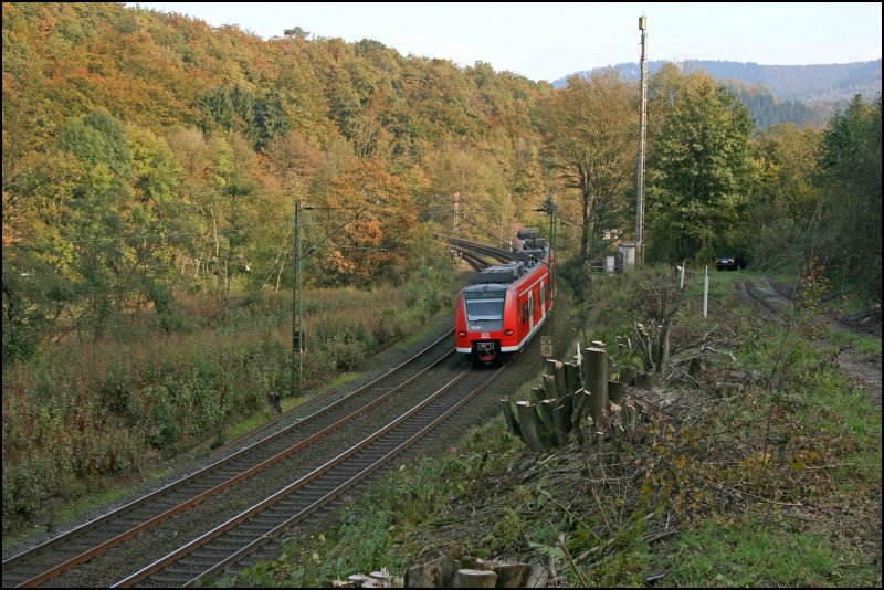 425 540/040 fhrt als RE16 (RE 29683)  RUHR-SIEG-EXPRESS  bei Plettenberg dem Ziel Siegen entgegen. (08.10.07)