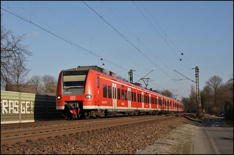 425 572/072 und ein weiterer 425er erreichen als RB42 (RB 20232)  HAARD-Bahn  den Bahnhof Haltern am See. (27.12.2008)