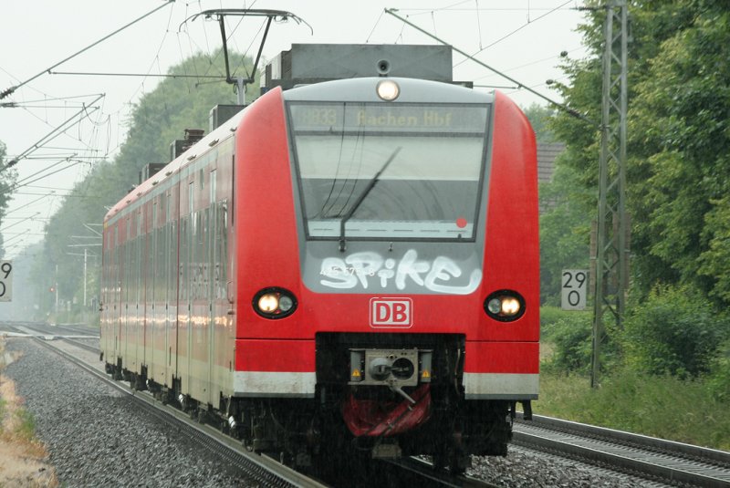 425 575-8  Spike  auf der RB33 von Duisburg nach Aachen HBF kurz vor Geilenkirchen am 06.06.2009