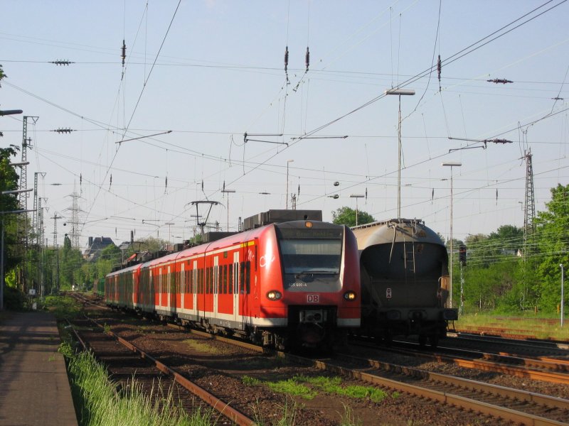 425 600-4 als RB 48 nach Bonn-Mehlem bei der Einfahrt in Solingen Hbf am 09.05.2008