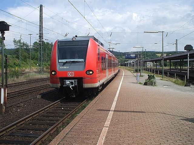 425 650-9 als S5 nach Paderborn Hbf am 23.06.2007 in Altenbeken
