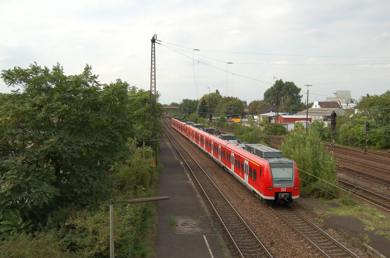 425 764-8 & 425 fahren als RB44 von Mannheim Hbf nach Mainz Hbf. Der Zug hat gerade den Bahnhof von Ludwigshafen-Oggersheim verlassen. 29.08.2007