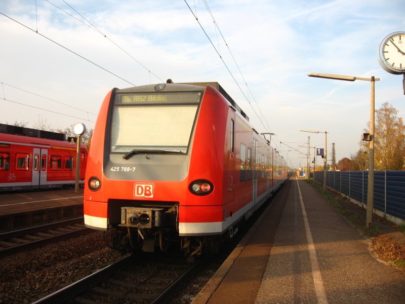 425 769-7 steht als RB 18674 nach Biblis in Blankenloch 29.10.07