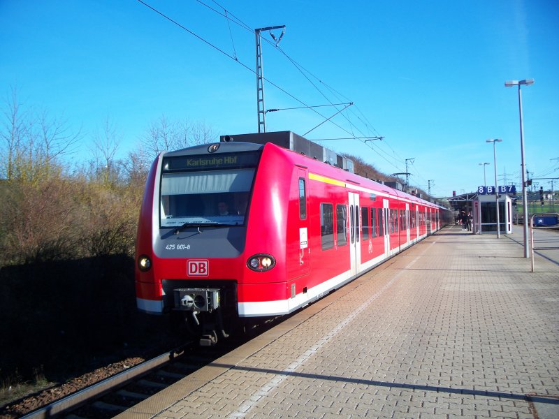 425 801-8 mit Fahrtziel Karlsruhe Hbf ereicht am 4.Mrz 2007 den Bahnhof Vaihingen (Enz)