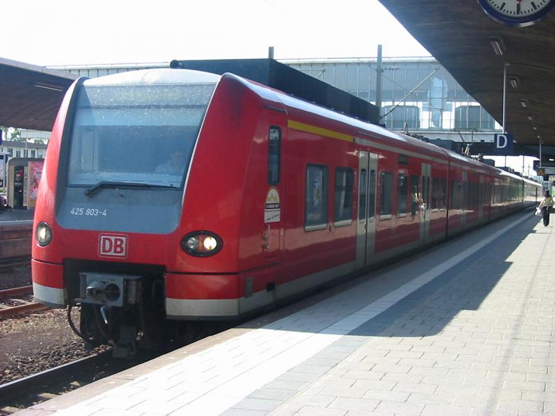 425-803(425-303) in Heidelberg Hbf mit einer zweiten Einheit (425-124).