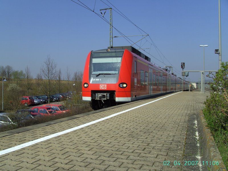 425 808 kommt gerade aus Karlsruhe in Vaihingen (Enz) an. 
2.4.07 