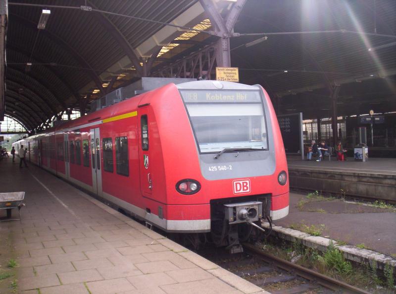 425 Doppeltraktion als RE 8 in M�nchengladbach Hbf am 16.08.2005