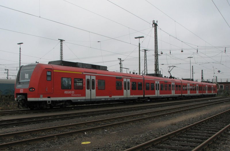 425_053 in der Frankfurt BW Abstellgruppe
18.11.2007
Regio Mittelhessen Express