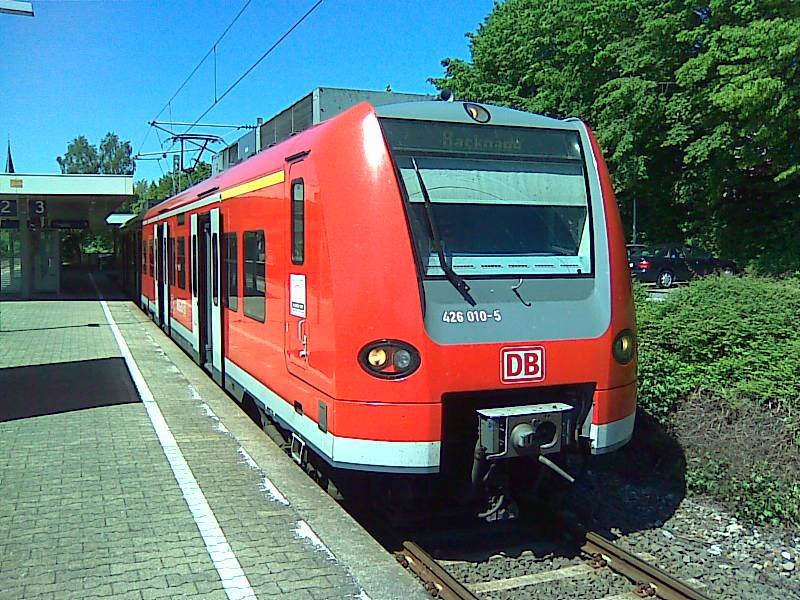 426 010 am 23.05.2009 im Bahnhof Marbach (Neckar).