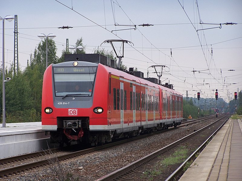 426 014/514 u. 426 021/521 fahren als RB33 auf dem Weg nach Wesel in Viersen ein. 22.09.08