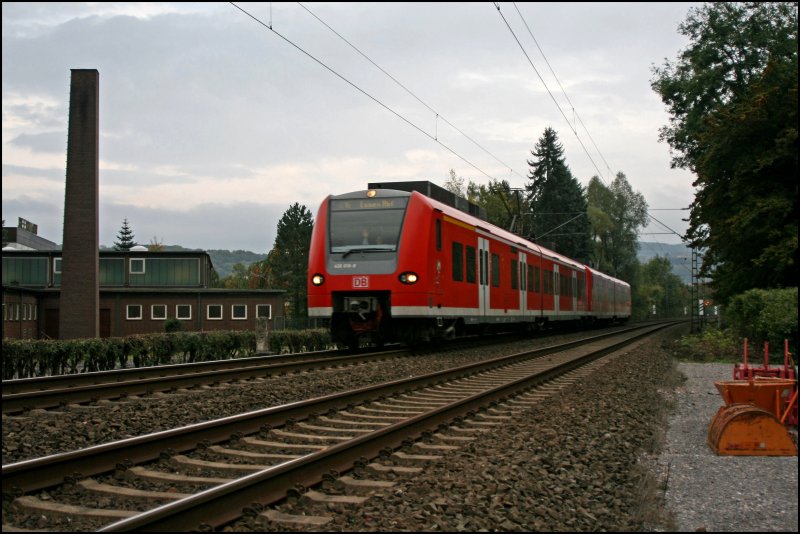 426 018/518 und 426 015/515 fahren als RE16 (RE 29686)  RUHR-SIEG-EXPRESS  von Siegen ber Kreuztal - Altenhundem - Finnentrop - Hagen nach Essen. Gru an den Lokfhrer;-) (03.10.07)
