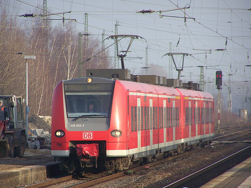 426 020/520 und 426 021/521 als RB33  Rhein-Niers-Bahn  von Mnchengladbach Hbd nach Wesel(Wchentlicher Zwischentakt) bei der Einfahrt von Viersen im Februar 2008