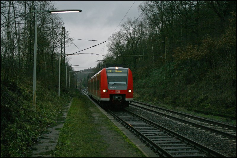 426 021/521 fhrt als RE16 (RE 29672)  RUHR-SIEG-EXPRESS  nach Siegen. Aufgenommen in Littfeld am 08.12.07.