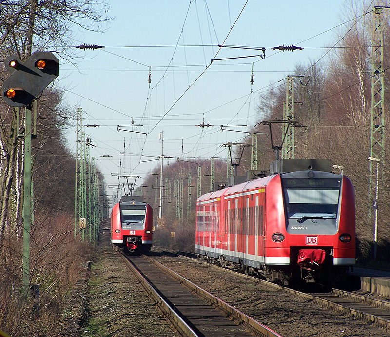 426 026/526 und 426 020/520 treffen in Oberhausen-Holten auf die zwei 426 018/518 u. 426 019/519. Die RB35 Richtung Wesel bzw. Duisburg Hbf. 02/2008
