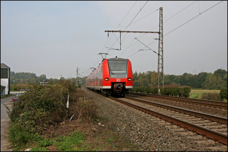 426 515/015 und 426 526/026 fahren als RE16 (RE 29679)  RUHR-SIEG-EXPRESS  von Essen Hbf nach Siegen. (10.10.07)