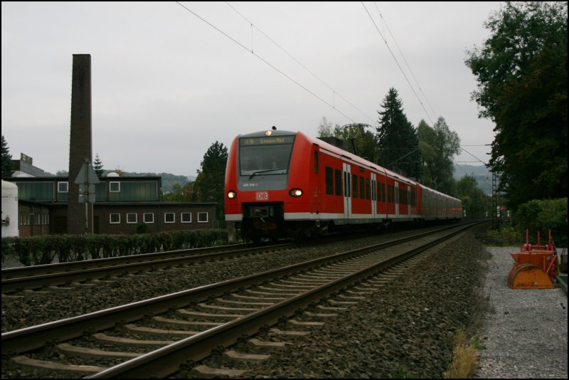 426 516/016 und 425 071/571 fahren als RE16 (RE 29684)  RUHR-SIEG-EXPRESS  nach Essen. (03.10.07)