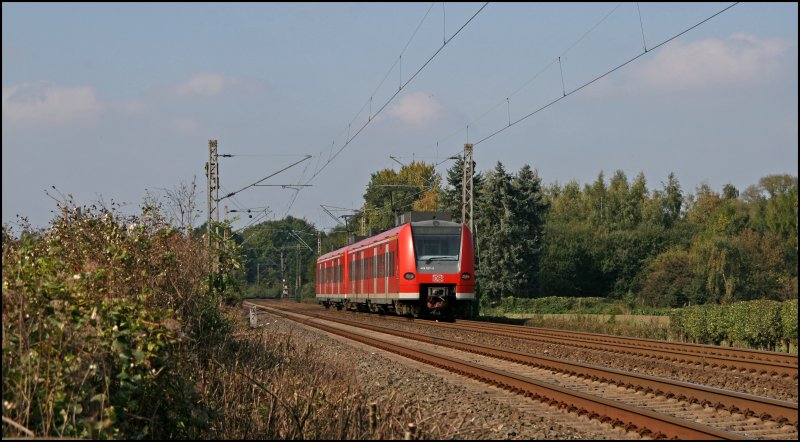 426 519/019 und 426 527/027 fahren bei Hohenlimburg als RE16 (RE 29680)  RUHR-SIEG-EXPRESS , von Siegen ber Altenhundem und Hagen nach Essen Hbf. (06.10.07)
