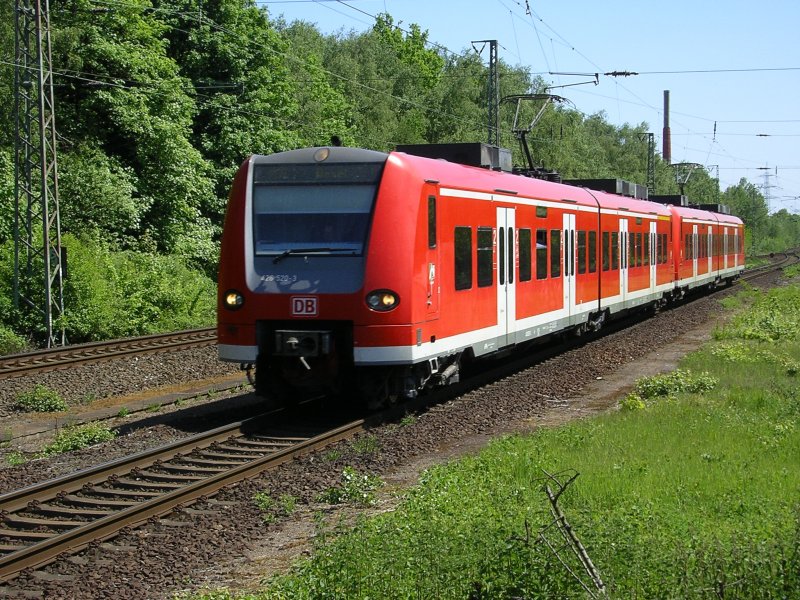 426 520-3  Der Weseler ,als RB33/RB 20508 von Dsseldorf nach Wesel erreicht Dinslaken.(11.05.2008)