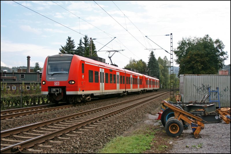 426 521/021 und 426 523/023 fahren am 03.10.07 als RE16 (RE 29680)  RUHR-SIEG-EXPRESS  nach Essen.