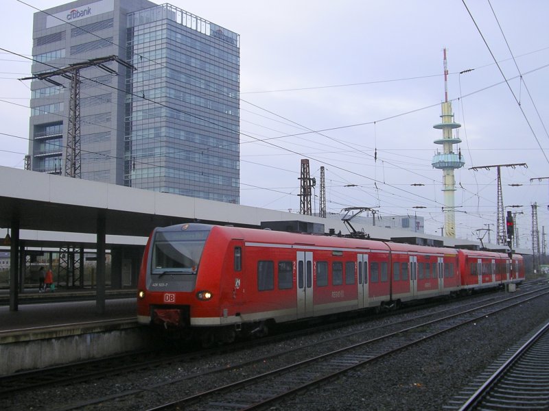 426 523-7 vorau als Doppel ,Durchfahrt in Duisburg Hbf.(30.11.2008)