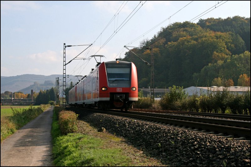 426 523/023 und 426 521/021 fahren als RE16 (RE 29682)  RUHR-SIEG-EXPRESS  von Siegen ber Altenhundem nach Essen Hbf. (06.10.07)

