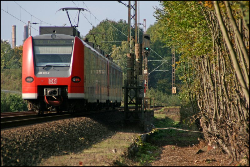 426 523/023 und 426 521/021 fahren als RE16 (RE 29682)  RUHR-SIEG-EXPRESS  von Siegen ber Altenhundem nach Essen Hbf. (06.10.07)