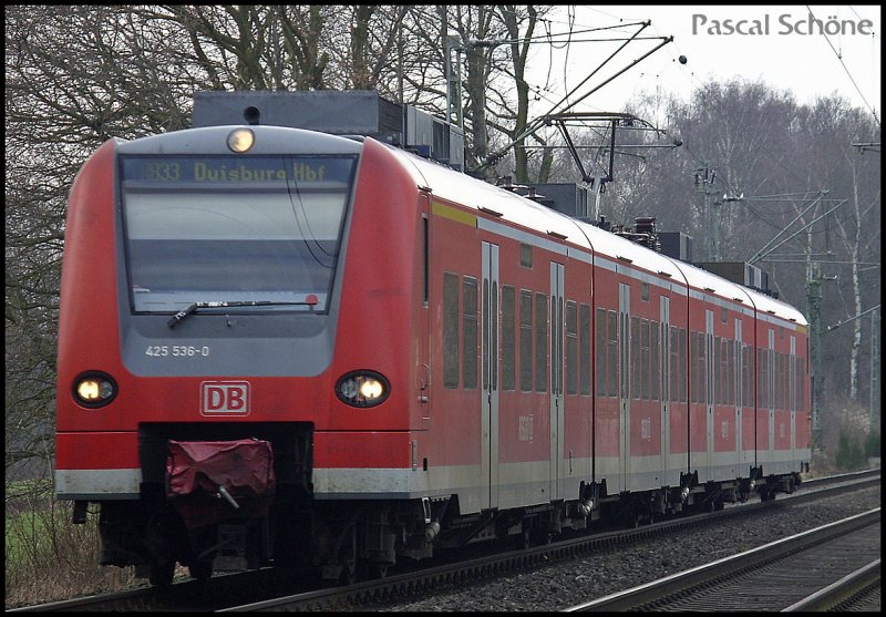 426 536-0 als 11068 von Aachen nach Duisburg fahrend kurz nach Baal.