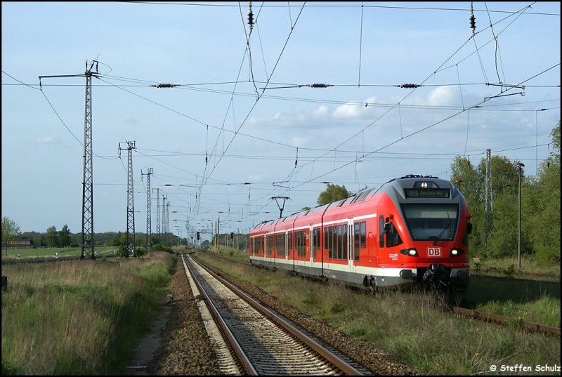 429 529 mit dem RE9 aus Sassnitz nach Rostock Hbf am 10.05.09 in Bentwisch