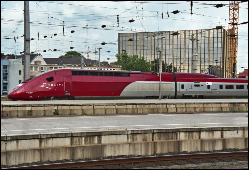 4307 steht am Abend des 27.05.07 als THA9460 von Kln Hbf ber Liege-Guillemins und Bruxelles-Midi nach Paris Nord, Abfahrbereit im Startbahnhof.