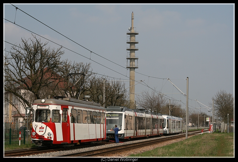4357 mit dem liegengebliebenen 4117 am 3. April 2009 zwischen dem Hp Bensheimer Strae und Kfertal OEG Bf.