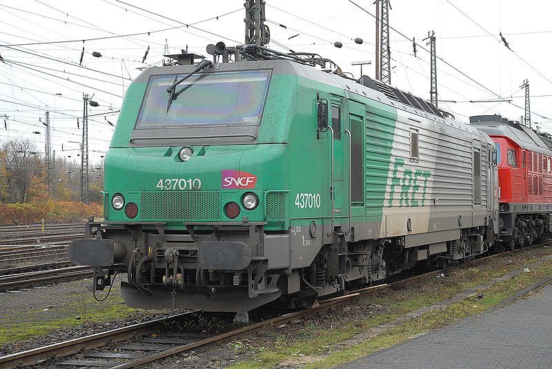 437 010 hat ihren Gterzug bis Oberhausen-West gebracht. 09.11.2007